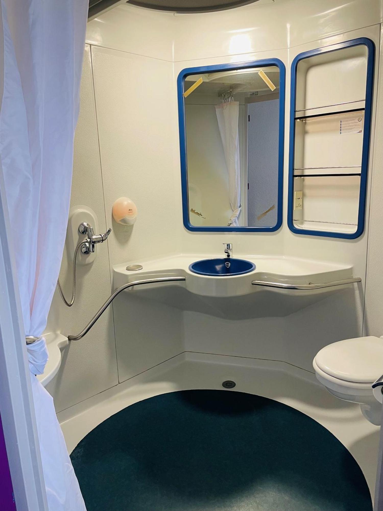 Hotel La Petite Auberge シャンブルトー エクステリア 写真