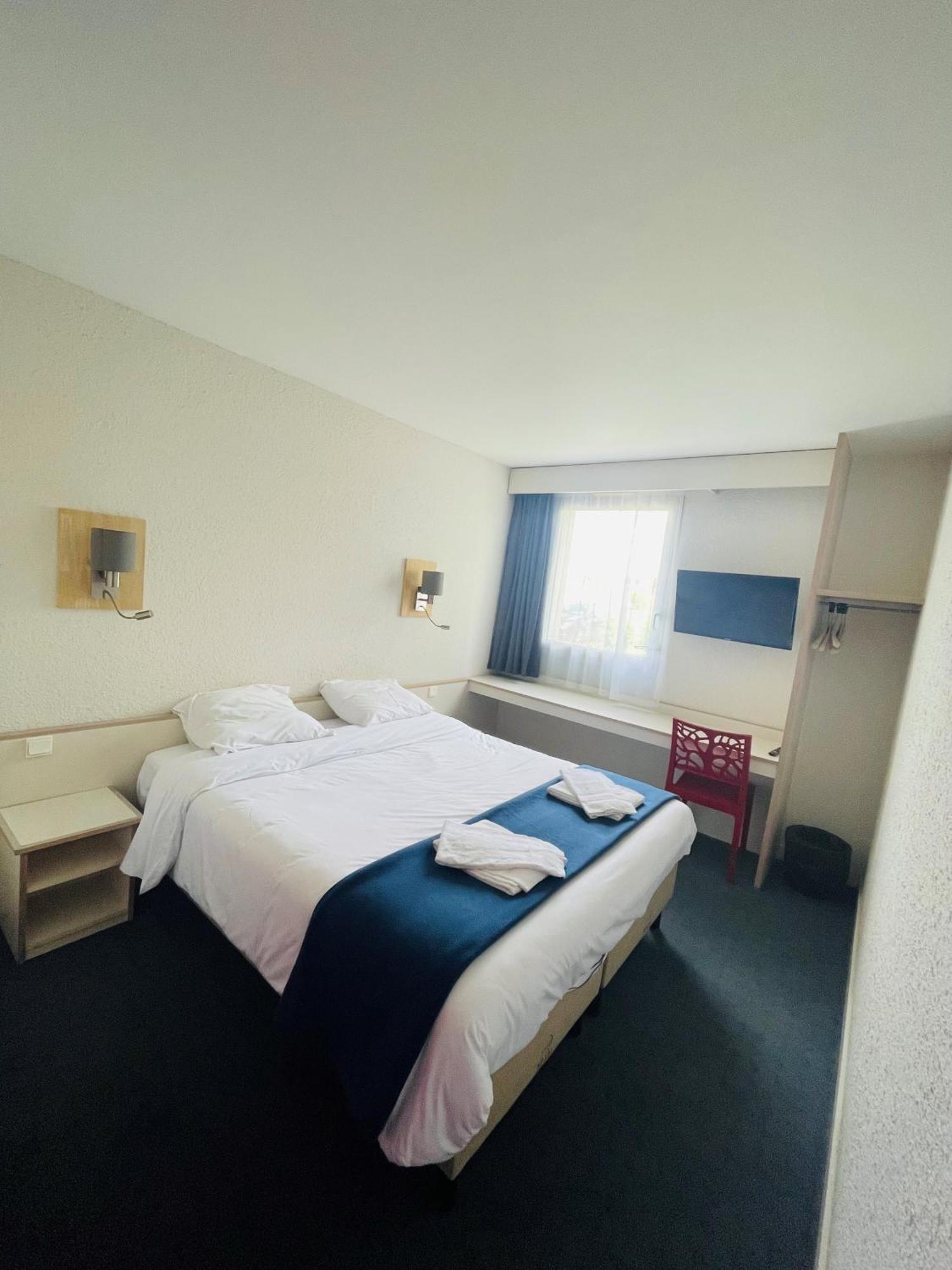 Hotel La Petite Auberge シャンブルトー エクステリア 写真